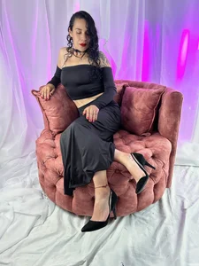 Heels and skirt? de mia_velvet1  5 Imagens