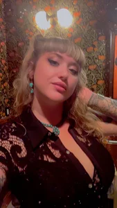 SissyMercy Public  9টি ছবি