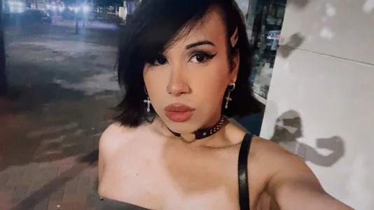 Zdjęcia FemCupid A little collection of late-night vibes, city lights, effortless fits, and memories worth keeping:  4