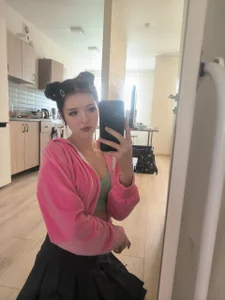 MillyHowden Public зображення 3