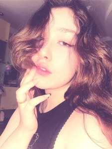 Lollybunnyy Public  3টি ছবি