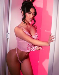 Chloe_monroee thinking about you Pic