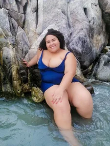 Hurrem_MathのBetween water and sand 💦🥵の 3枚の写真