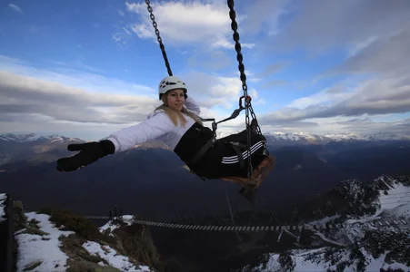 My vacation. Snowy mountains at an altitude of 2,320 meters (December 7, 2025). Part 1) de TherestlessKitty  4 Imagens