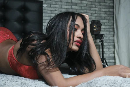 Sariitaa_ I look sexy in red ? Foto 2