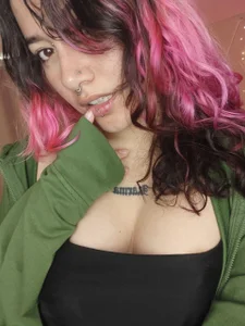 _zephyr_ Green look beautiful with pink ♥️ Pic 7