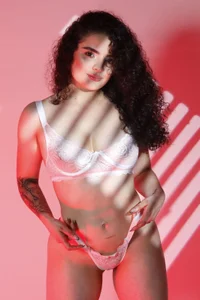 KylieJenkinsのR E D 💖の 6枚の写真