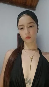 ElyraBloom “Eyes on me” Pic 3