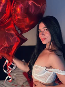 jackiie_ 🌹 Love, Kisses & Red Temptation ❤️ Pic 3