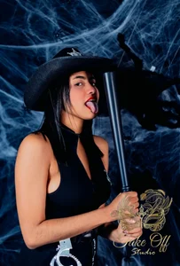 Tonight, the only fear you will feel is that of wanting more. od shaneelle  snímek