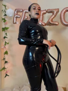 CELEBRATE MY EXISTENCE od NYX1126  3 snímek