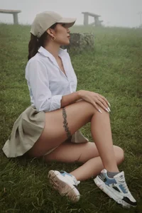 alexandrabootty My ass is naked in the cold nature  2টি ছবি