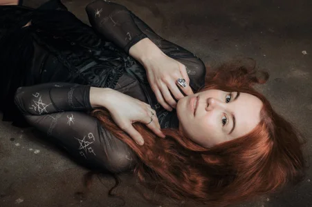 Elsa_Redwood: Win-win trio: corset, stockings n dress ( 8 фото)