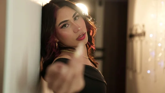 NicoletBlossom 🤭 Innocent... or not so innocent? Pic