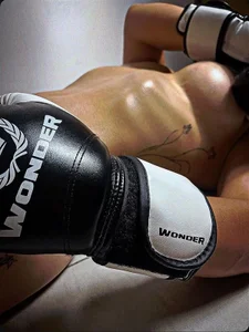 IsabelBornnerのYour sexy boxer 😉🥊の 2枚の写真