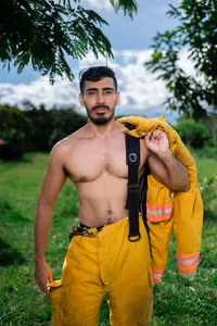 I will put out your horny fire with my hose de muscle_ares  2 Imagens