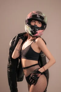 Ash_20_ Between steel and petals: beauty that defies speed🌸🏍️ Pic 6