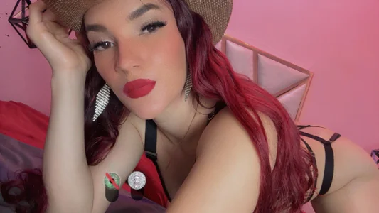 KATALINA_PARKER My eyes say 'stay', my body says 'touch' Pic 5