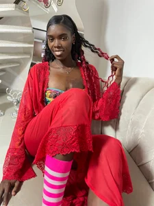 bonieklent sit with me my love Foto