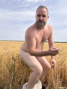 Walking in the fields de Dilfcam101  6 Imagens