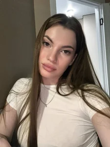 LaveraMelingのSelfie in Ribbonの枚の写真