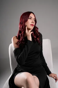 Ema_Jonees The dark drees Bilde 4