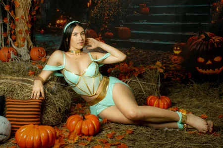 alysonJacksonのTrick or treat🎃… You decide 😈の 5枚の写真