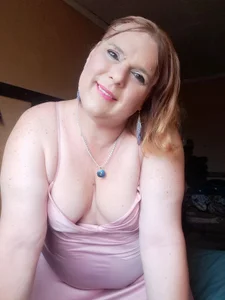 Let's go blonde and pink de JadeTodd43  5 Imagens