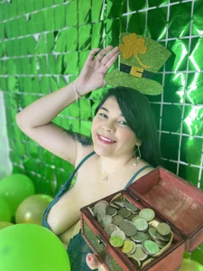 JanickBaker Golden Pot of Temptation 💰🔥 Pic