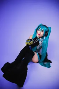 Hatsune Miku cosplay💙 de vi_anaya  2 photos