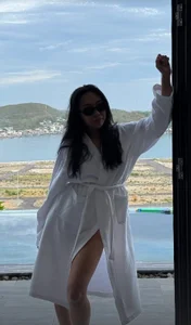 MarianelaLugar Many outfits, I can be different Pic 3