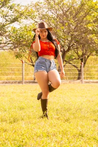 Cowgirls- Hailey-Fox Pic 3