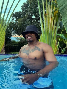 Zdjęcia DenzelRios Pool Time: 