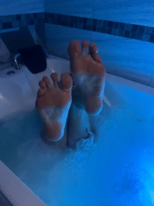 danix_coruscans Dani, what hot feet!😍💦 - {count, plural, one {תמונה אחת} two {שתי תמונות} many {# תמונות} other {# תמונות}}