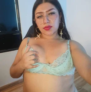 kitty_novaa Sweet on the outside, dangerous once you get to know me. 😏 Bilde