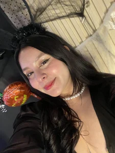 EmaJames25 🎃 Pic 4