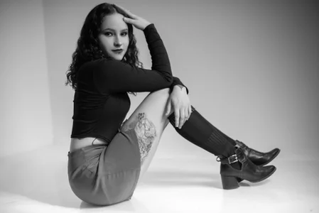 AnnyThompson_ Blaue Shorts Pic