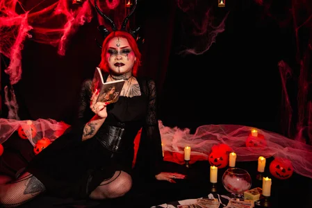 Zdjęcia jinxv_nuss Halloween session🎃🪄✨:  3