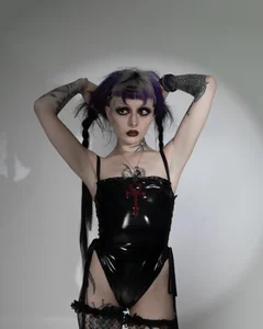 insania_9999_ doll house slika 5