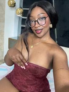 Mmm, sexy red dress. de YallianaBrooks  4 photos