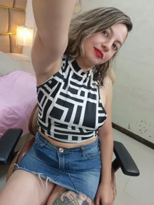 What's under my skirt? od ArianaSommers  5 snímek