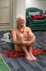 WaverlyKernowのlife modelling posesの 2枚の写真