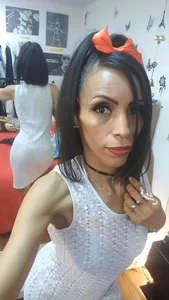 NicoleBenoit The MILF Silhouette: Head to Toe Temptation Pic 3