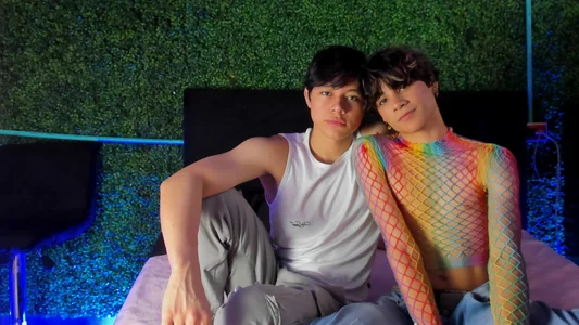 Max_goldA soft kiss... with dangerous intentions. Bild