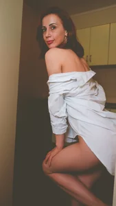 FirstTimePam White shirt 사진