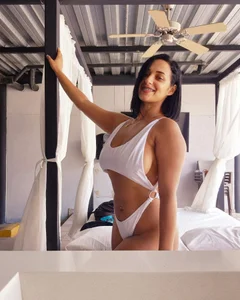 🩶🤍💙 de SaharQamar  3 Imagens