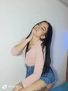 Sexy Latina od Anniee_x  2 snímek