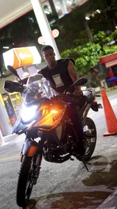 Lil_Curved Public Foto 8