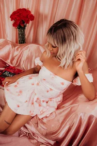 ImaniOkoye: I'm your date, right? 😏🍒 ( 2 фото)