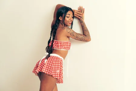 alice_guzman1 sexy maid🔥​ Foto 3